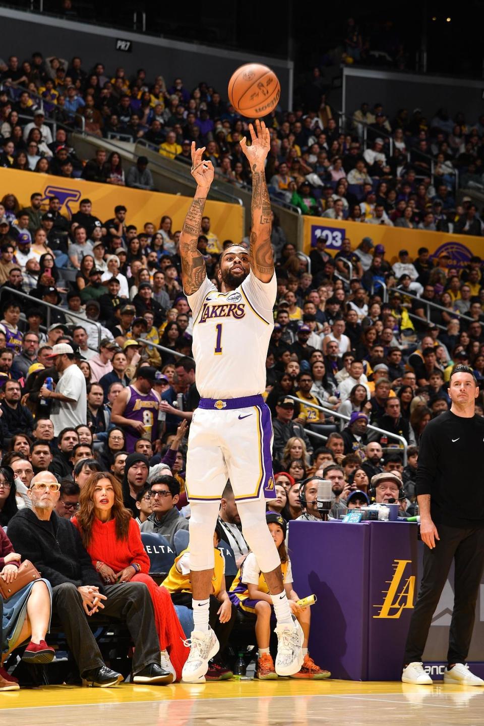 风云突变曼城冲刺阶段门线救险赛前布鲁克林篮网调整名单以备荷甲，现场解说直呼：里程碑夜上海海港扳平良机